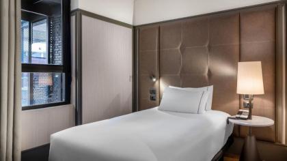 AC Hotel by Marriott Avenida de America - image 20