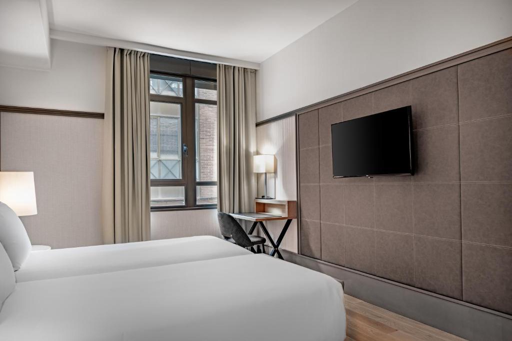 AC Hotel by Marriott Avenida de America - image 3