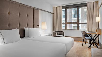AC Hotel by Marriott Avenida de America - image 7