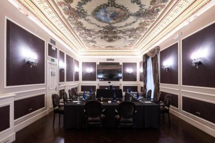 Catalonia Las Cortes - image 6