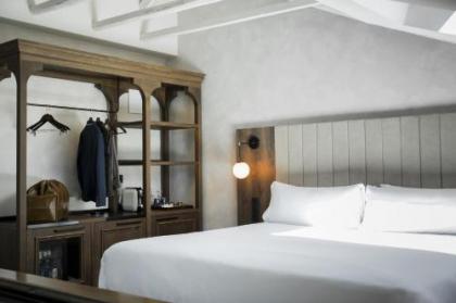 ICON Wipton by Petit Palace - image 2