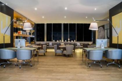AC Hotel by Marriott Madrid Feria - image 15