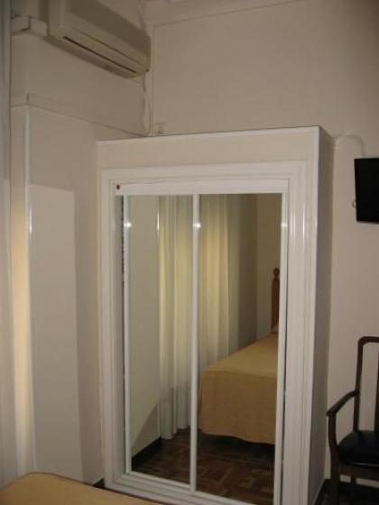 Hostal Maria Cristina - image 11