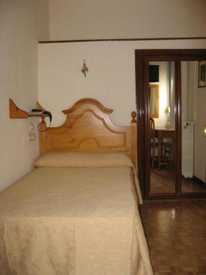 Hostal Maria Cristina - image 12