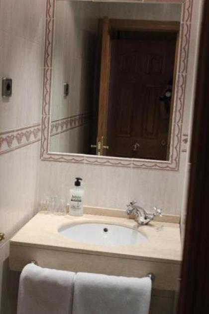 Hostal Maria Ronda - image 2