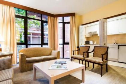 Espahotel Plaza Basilica - image 4