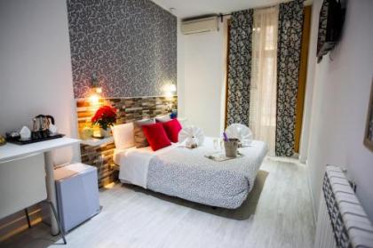 Hostal Adis - image 1