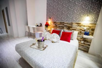 Hostal Adis - image 12