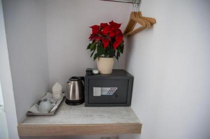 Hostal Adis - image 14