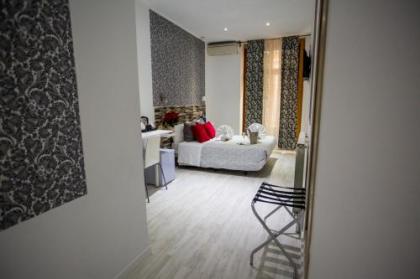 Hostal Adis - image 4