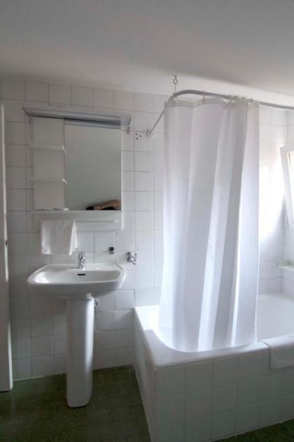 Hostal Roma - image 13