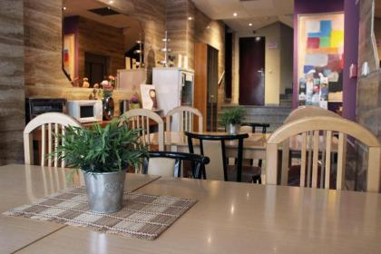 Hostal 4C Cuatro Caminos - image 14