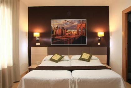 Hostal Falfes - image 1