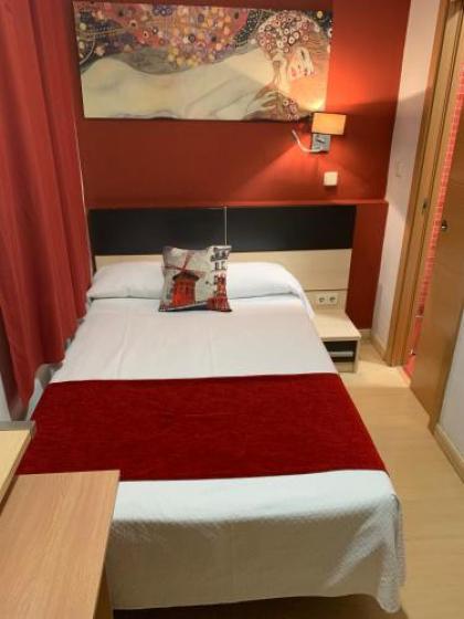 Hostal Falfes - image 10