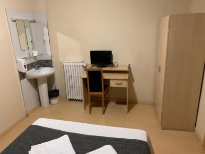 Hostal Falfes - image 8