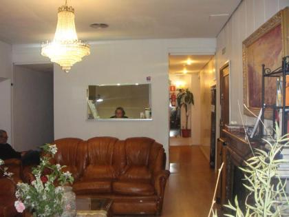 Hostal Riesco - image 10