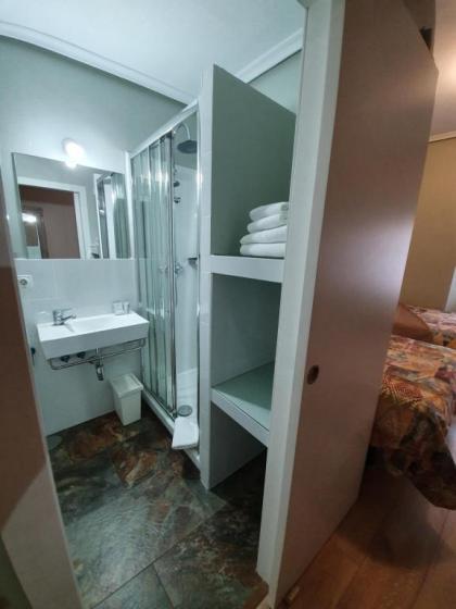 Hostal Riesco - image 11