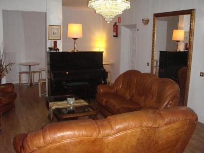 Hostal Riesco - image 2