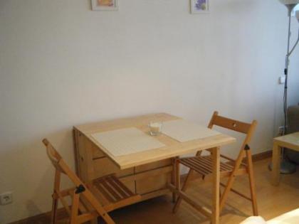Madrid Studio Apartments - image 3