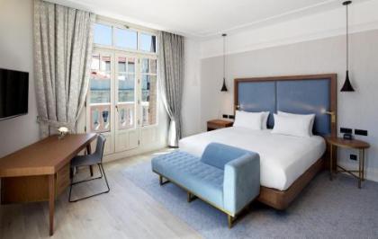 DoubleTree by Hilton Madrid - Prado - image 1