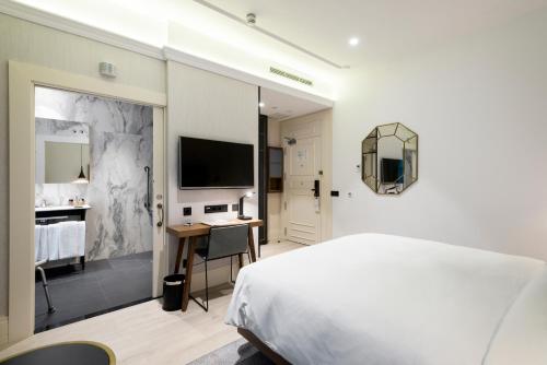 DoubleTree by Hilton Madrid - Prado - image 5