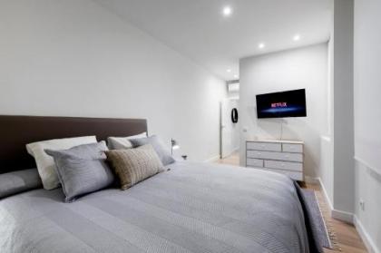 Principe de Vergara Apartment II by Flatsweethome - image 14