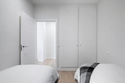 Principe de Vergara Apartment II by Flatsweethome - image 17