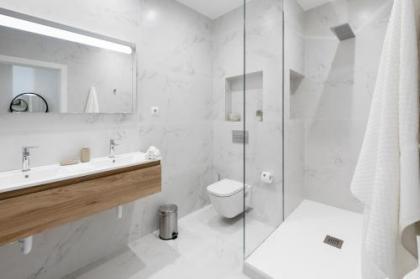Principe de Vergara Apartment II by Flatsweethome - image 19