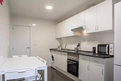 Lovely 3 Bedroom Apartment next to Fuencarral - image 6