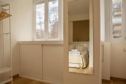 Modern 2 Bed Apartment near Las Ventas - image 17