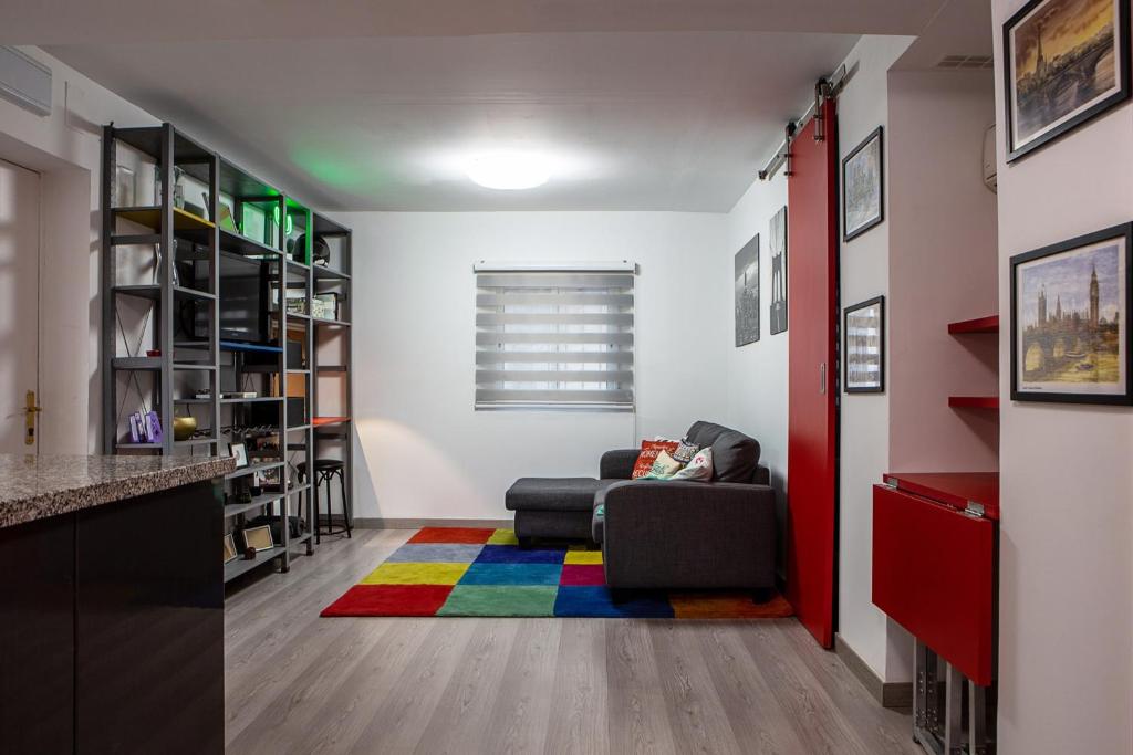 Comfortable 1 bed in Madrid w/ easy Airport access - main image