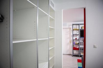 Comfortable 1 bed in Madrid w/ easy Airport access - image 10
