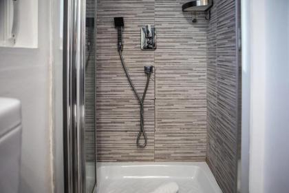 Comfortable 1 bed in Madrid w/ easy Airport access - image 11