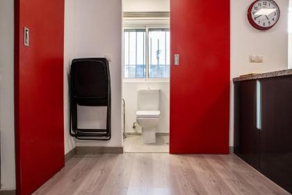Comfortable 1 bed in Madrid w/ easy Airport access - image 19