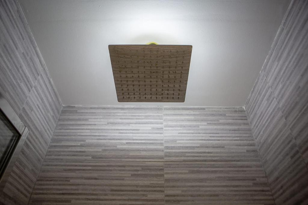 Comfortable 1 bed in Madrid w/ easy Airport access - image 3