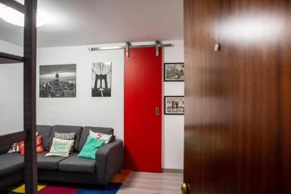 Comfortable 1 bed in Madrid w/ easy Airport access - image 4