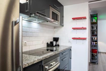 Comfortable 1 bed in Madrid w/ easy Airport access - image 5