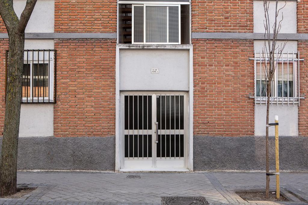 Comfortable 1 bed in Madrid w/ easy Airport access - image 6