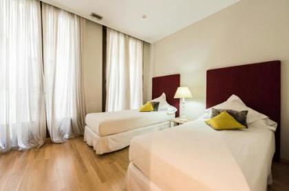 Prado Museum Apartment - image 9