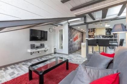 Luna Apartment - image 5