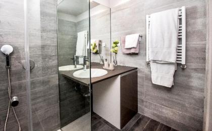 Luxury Loft in Historic Building  Gym  2BR2BTH