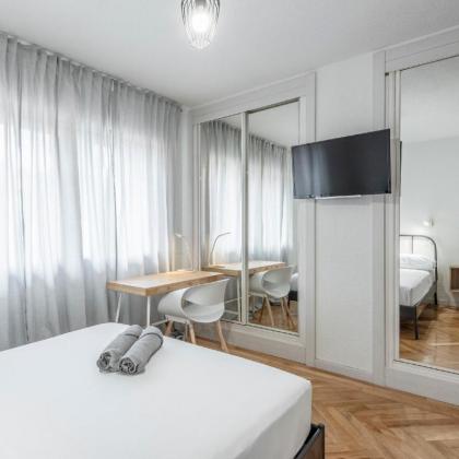 Private room in shared chalet Alameda Osuna - image 7
