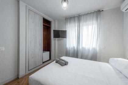 Private room in shared chalet Alameda Osuna 8
