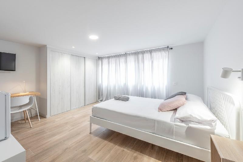 Private room in shared chalet Alameda Osuna 9 - main image