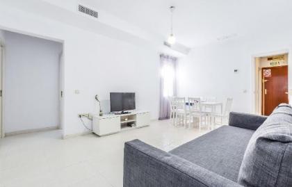 APARTMENT 8 PAX IN FRONT OF THE ROYAL PALACE