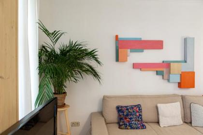 Cute 1 Bedroom Apartment with a balcony - image 10