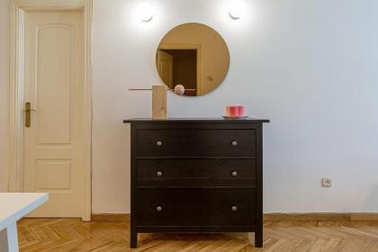 Cute 1 Bedroom Apartment with a balcony - image 12