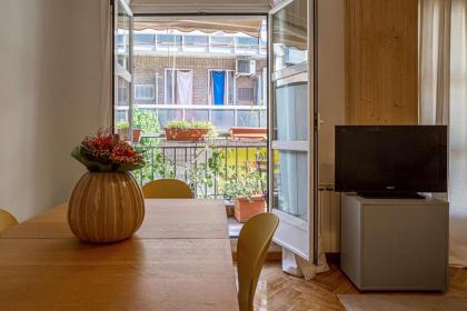 Cute 1 Bedroom Apartment with a balcony - image 17