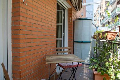 Cute 1 Bedroom Apartment with a balcony - image 2