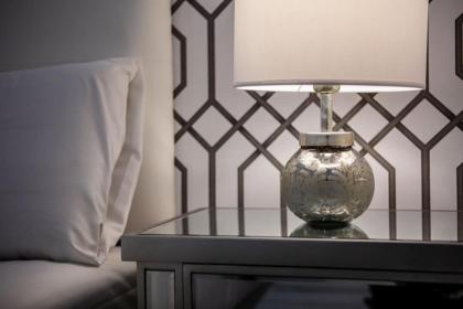 Modern 3BDR 2Bath in La Latina 10mins to metro - image 11